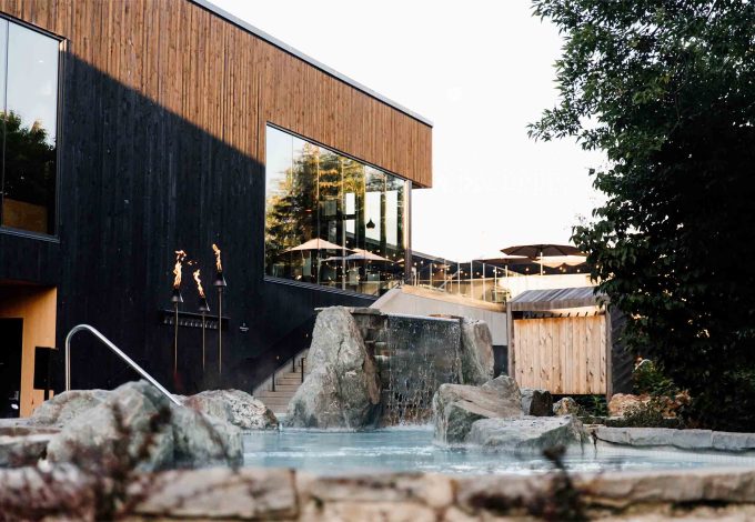 Bain chaud extérieur au Strom spa nordique Sherbrooke